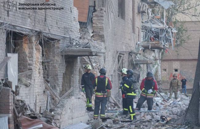 Обстрел Запорожья — поврежден главный вокзал и поезд