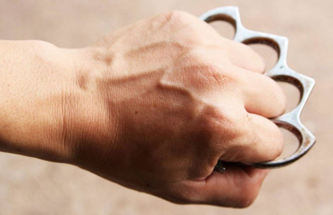 Жителю Хмельницкой области назначили штраф в 17 тысяч за кастет в кармане