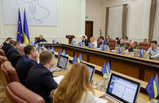 Правительство отменило запрет на кондиционеры в госучреждениях и освещение улиц