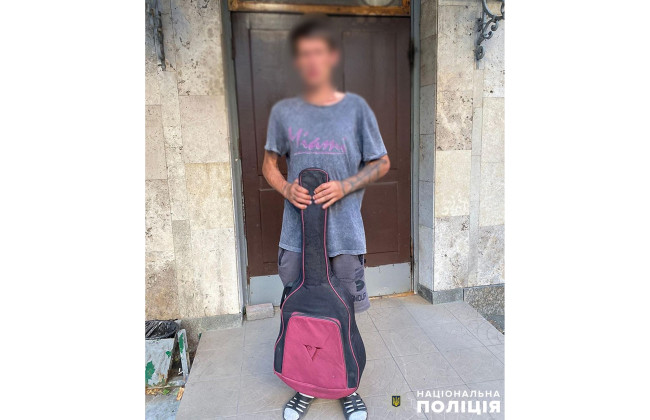 В центре Киева 36-летний мужчина ограбил гитариста
