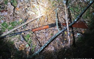 На Житомирщине мужчина пострелял автомобили из гладкоствольного оружия