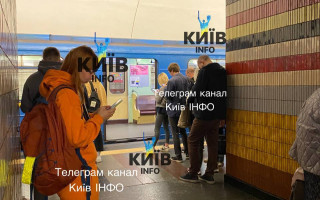 У Києві на станції метро «Вокзальна» жінка впала на колії