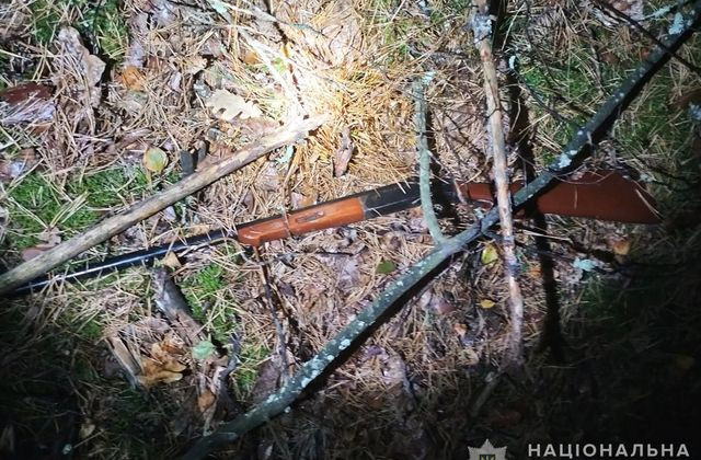 На Житомирщине мужчина пострелял автомобили из гладкоствольного оружия