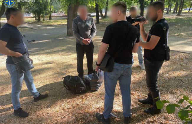 В Запорожье агент фсб выследил и напал в подъезде дома на чиновника из Мелитопольского горсовета