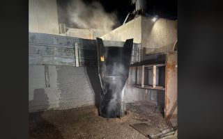 Атаку Ірану на Ізраїль закінчено, місцеві роблять фото з уламками балістичних ракет — фото і відео