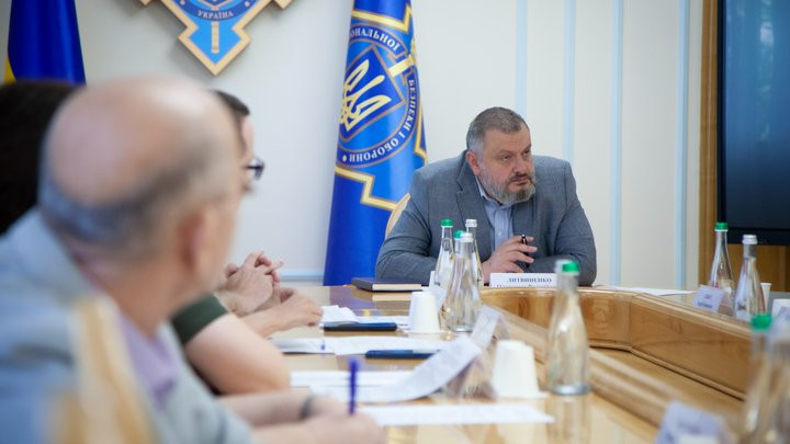 Володимир Зеленський увів в дію рішення РНБО щодо забезпечення видатків на оборону не менше 2,22 трильйони грн у 2025 році