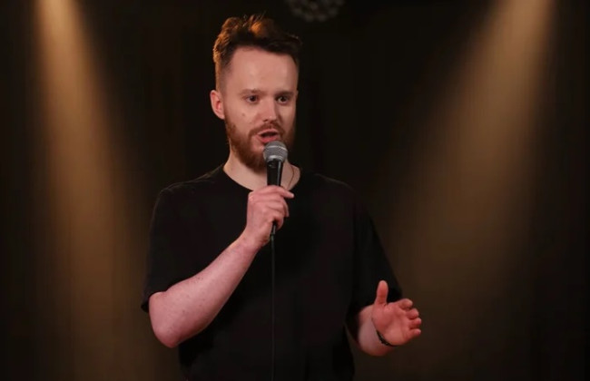 Стендапер Антон Стенюк невдало «пожартував» про мусульман — як відреагували у Міністерстві культури