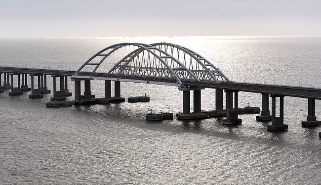 Украина требует от Арбитражного трибунала в Гааге обязать россию снести Керченский мост