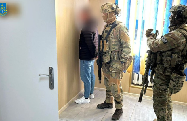 На Прикарпатье пограничник за 4 тысячи долларов помог военнообязанному уехать за границу