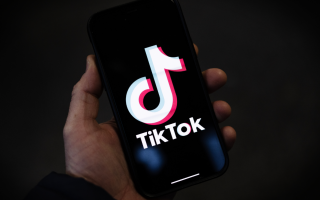 Еврокомиссия проверяет, как TikTok, YouTube и Snapchat влияют на психическое здоровье пользователей