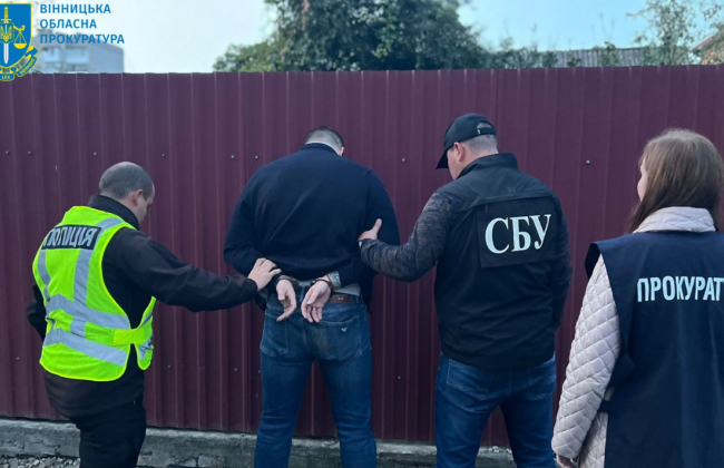 В Винницкой области должностное лицо сервисного центра МВД подозревают в переправке военнообязанных