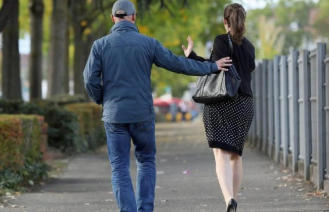 Суд в Нидерландах впервые назначил штраф за домогательство на улице