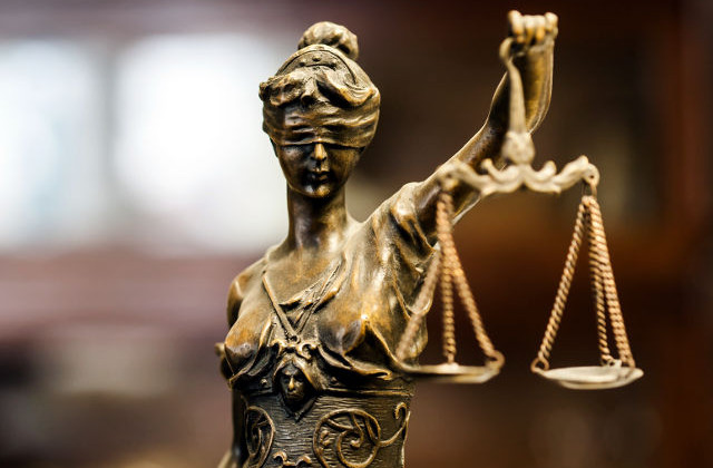 Суд оставил без изменений решение об отказе в признании договора дарения и завещания недействительными — детали дела