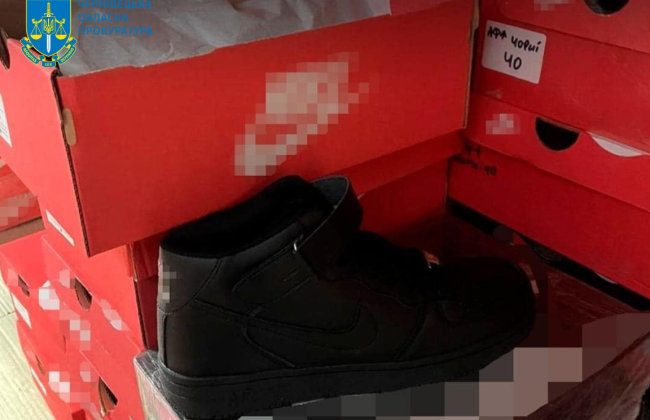 На Буковине будут судить мужчину, продававшего кроссовки — копии известных брендов