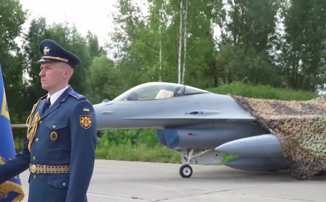 Нідерланди передали свої перші F-16 Україні, — міністр оборони країни Брекельманс