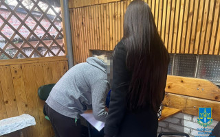 Била дитину і ображала — виховательці спецзакладу на Львівщині оголосили про підозру