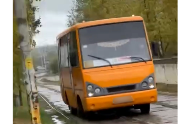 В Киеве нашли водителя маршрутки, который нарушая ПДД засветился на видео, и выписали штраф