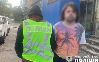 В Киеве задержали мужчину, который на Крещатике унижал погибших военных