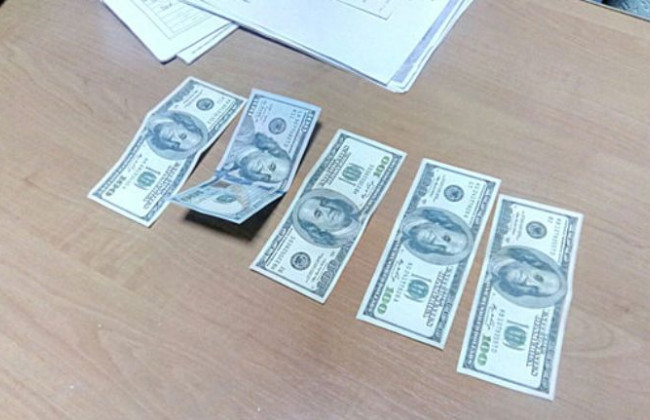 В Сумах разоблачили мужчину, который за $500 обещал договориться с работником сервисного центра о выдаче номеров