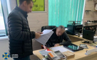 У Бердичеві підрядника підозрюють у привласнення майже 1,6 млн грн на ремонті вікон ліцею, пошкоджених ракетним обстрілом