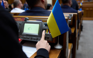 Під час голосування за підвищення податків була провалена правка про визначення, хто і як є платником військового збору, що ламає логіку закону