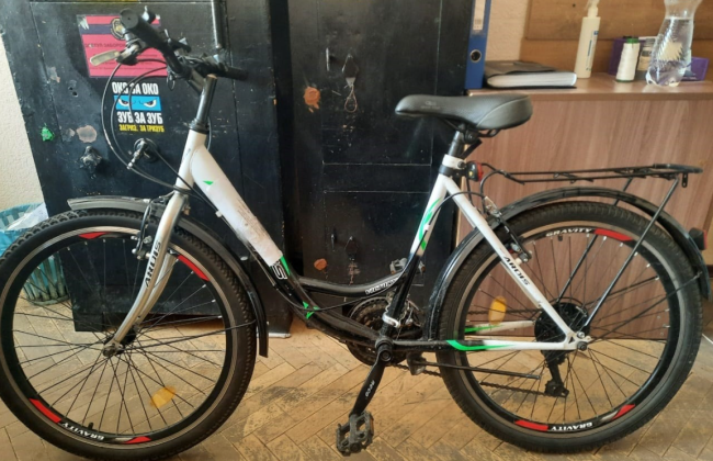 В Киеве будут судить мужчину, который угнал велосипед у 11-летнего мальчика, пока тот скрывался в метро во время тревоги