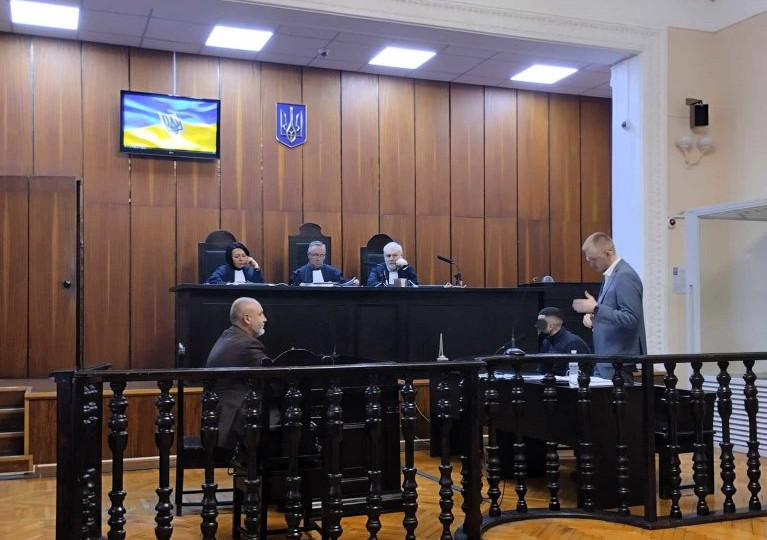В Виннице суд определил размер залога мужчине, который в тайнике своей девушки заменил настоящие доллары на сувенирные