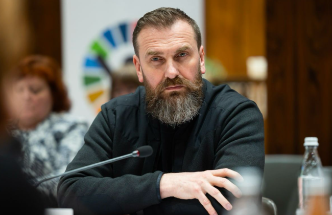 В Украине большое количество старшеклассников, особенно ребят, уезжает за границу, — Оксен Лисовый