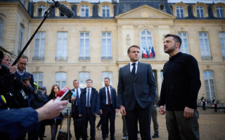 Зеленский после встречи с Макроном заявил, что не обсуждал прекращение огня ни с кем