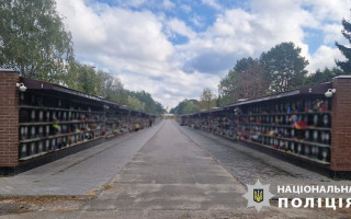 Ексдиректора ритуальної служби підозрюють у розтраті 900 тисяч гривень на будівництві колумбарію стіни