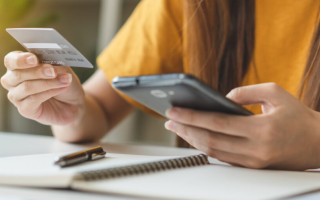 У Рівному судитимуть шахрайку, яка увійшла в довіру і вкрала у родички майже 300 тисяч гривень