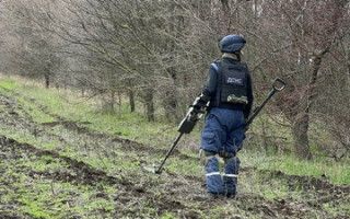На Харківщині двоє чоловіків намагалися розібрати боєприпас, коли стався вибух