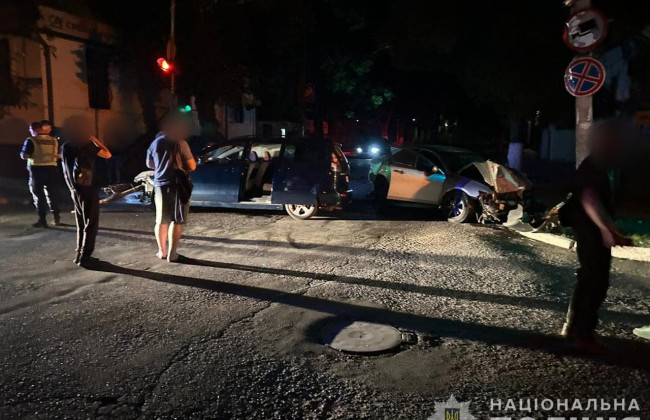 В Одесской области будут судить водителя, который превысил скорость и на красный сигнал светофора врезался в другое авто