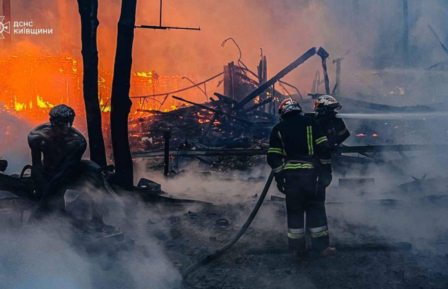 Під Києвом майже повністю згорів легендарний ресторан «Партизан» – фото та відео