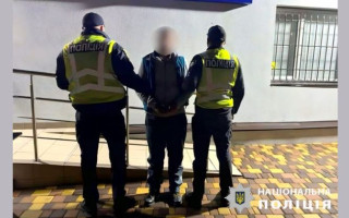 На Київщині перед судом постав чоловік, який побив до смерті та вивіз у ліс знайомого