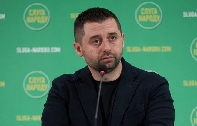 Давид Арахамия заявил, что фракция «Слуга народа» готова уйти на фронт при одном условии