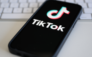 TikTok масово звільняє працівників і замінює їх штучним інтелектом