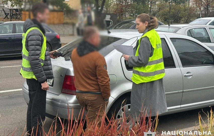 Директору фірми оголосили підозру у продажі паркових ліхтарів на Троєщині з націнкою в 5 разів