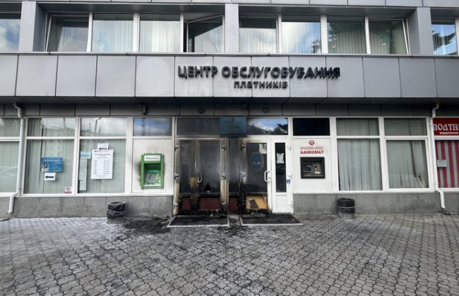 В Полтаве неизвестные подожгли здание налоговой службы