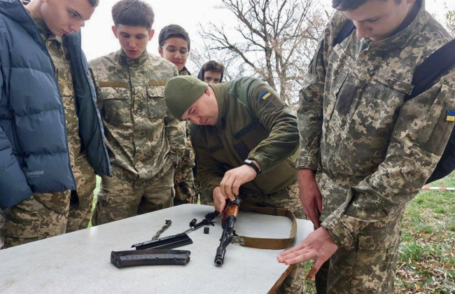 Партнеры настаивают на снижении мобилизационного возраста в Украине – член комитета по внешней политике