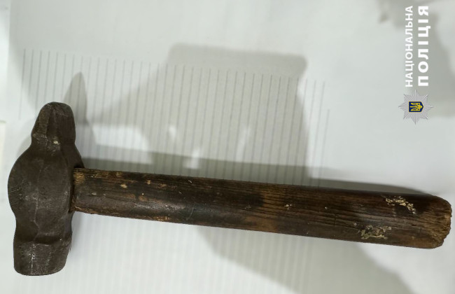 В Одессе 17-летний парень избил прохожего молотком, который случайно задел его велосипедом