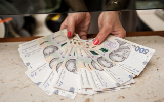 Банк не довів, що дії клієнтки призвели до несанкціонованого зняття коштів з її рахунку — апеляція відмовила у стягненні боргу за кредитом