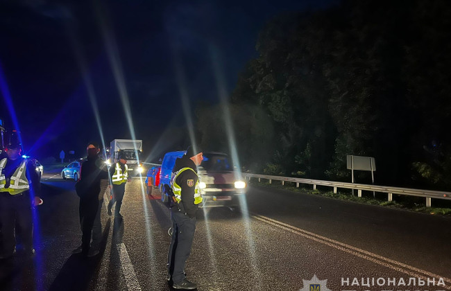 В Винницкой области столкнулись грузовик и микроавтобус – есть погибшие, среди них несовершеннолетние