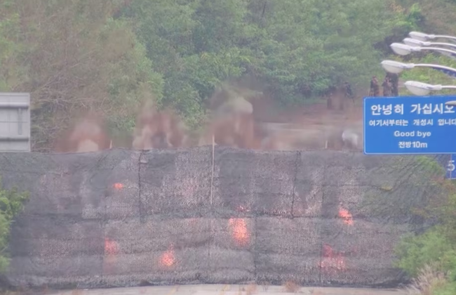 Північна Корея підірвала міжкорейську дорогу та залізничні лінії біля кордону, фото та відео