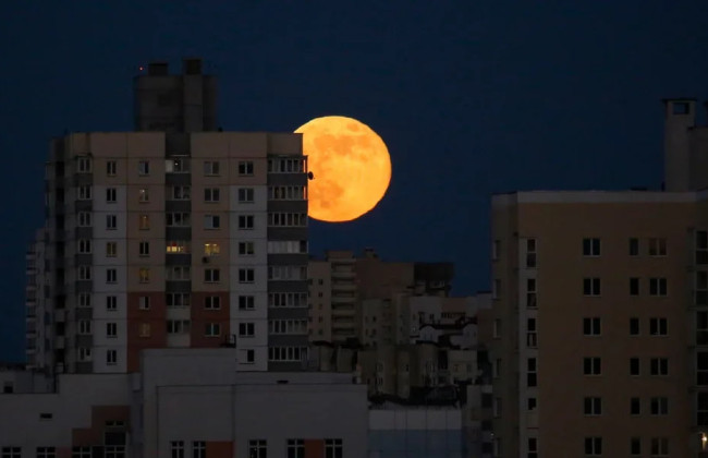 Когда в небе появится самое большое суперлуние года