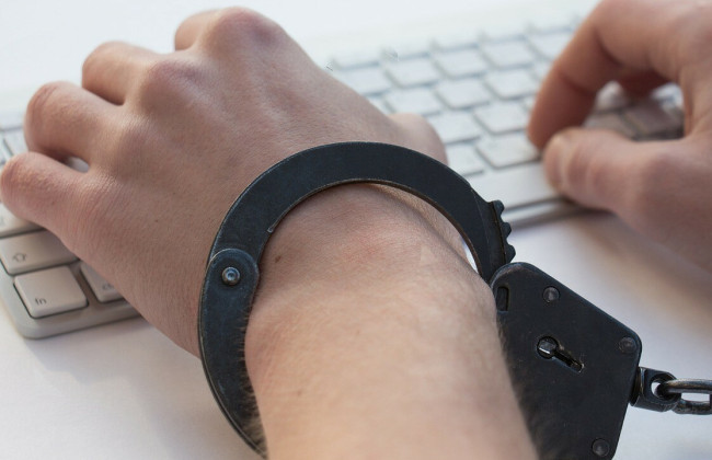 В Хмельницкой области будут судить мужчину, который увлекался «взрослыми» видео с участием детей