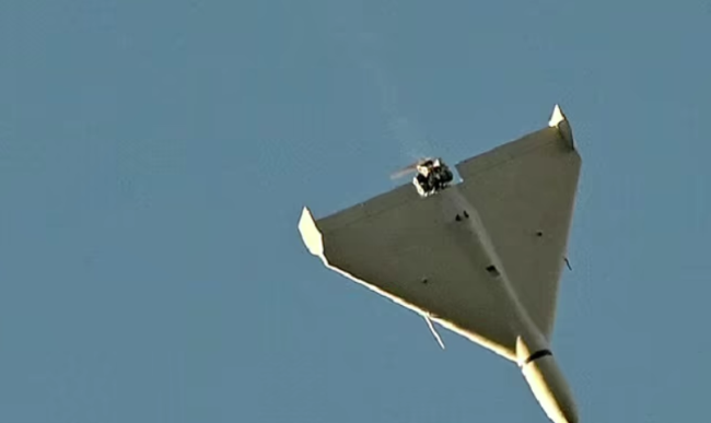 В Дарницком районе Киева обломки дронов повредили автомобили, дома и ресторан