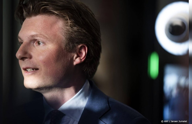 Украину пригласят в НАТО после того, как она поборет коррупцию – Reuters