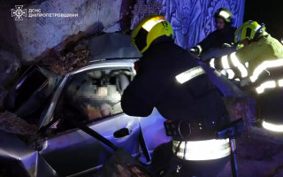 На Дніпропетровщині стела вбила водія легковика