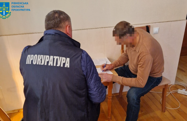 Требовали 15 тысяч долларов за решение земельных вопросов — в Ровенской области разоблачили главу общины и депутата